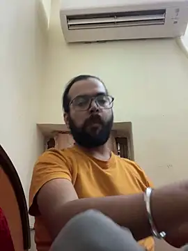 Snapshot of Arsh_Loves_Luv chatting on December 18, 2024, 1:23 pm Arsh Loves Luv online show from December 18, 2024, 1:23 pm