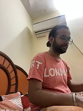 Snapshot of Arsh_Loves_Luv chatting on December 28, 2024, 9:09 am Arsh Loves Luv online show from December 28, 2024, 9:09 am