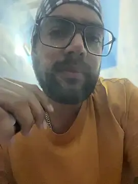 Snapshot of Arsh_Loves_Luv chatting on January 2, 2025, 7:23 am Arsh Loves Luv online show from January 2, 2025, 7:23 am