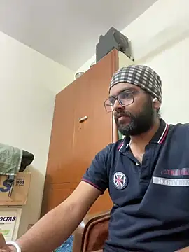 Snapshot of Arsh_Loves_Luv chatting on December 19, 2024, 12:01 pm Arsh Loves Luv online show from December 19, 2024, 12:01 pm