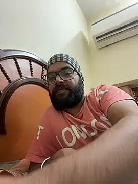 Snapshot of Arsh_Loves_Luv chatting on December 26, 2024, 7:49 pm Arsh Loves Luv online show from December 26, 2024, 7:49 pm