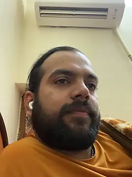 Snapshot of Arsh_Loves_Luv chatting on December 18, 2024, 7:52 pm Arsh Loves Luv online show from December 18, 2024, 7:52 pm