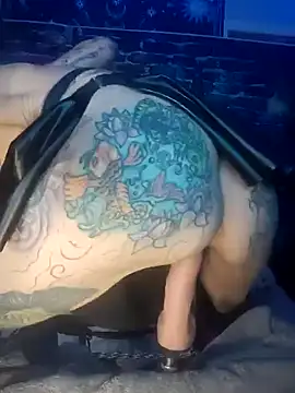 Snapshot of MommyMisfit chatting on November 26, 2025, 1:16 am MommyMisfit online show from November 26, 2025, 1:16 am