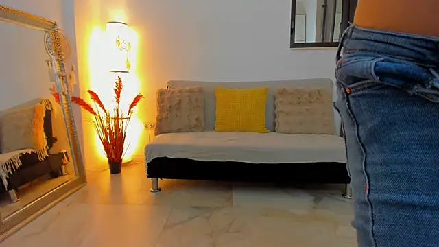 Julya Anna online show from April 11, 2026, 7:45 am