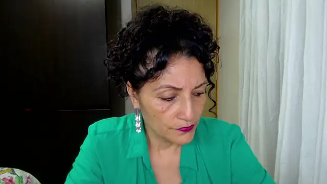 Snapshot of arianna_ros3 chatting on May 1, 2026, 1:21 am arianna ros3 online show from May 1, 2026, 1:21 am