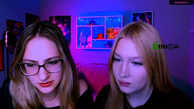 playful sophie online show from April 15, 2026, 7:29 pm