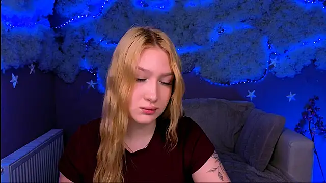 playful sophie online show from April 19, 2026, 7:27 pm