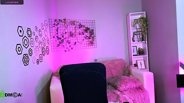 playful sophie online show from November 9, 2025, 11:03 am