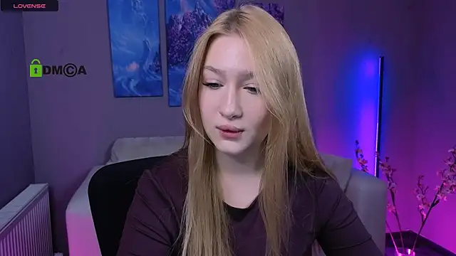 playful sophie online show from November 16, 2025, 8:24 pm