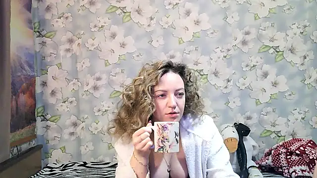 Snapshot of KattyLuuu chatting on November 1, 2025, 8:57 pm KattyLuuu online show from November 1, 2025, 8:57 pm