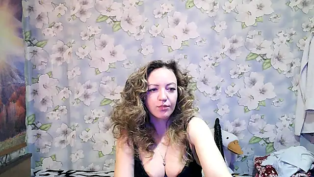 Snapshot of KattyLuuu chatting on November 13, 2025, 9:19 pm KattyLuuu online show from November 13, 2025, 9:19 pm