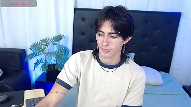 Snapshot of andreey50 chatting on November 19, 2025, 1:22 pm andreey50 online show from November 19, 2025, 1:22 pm