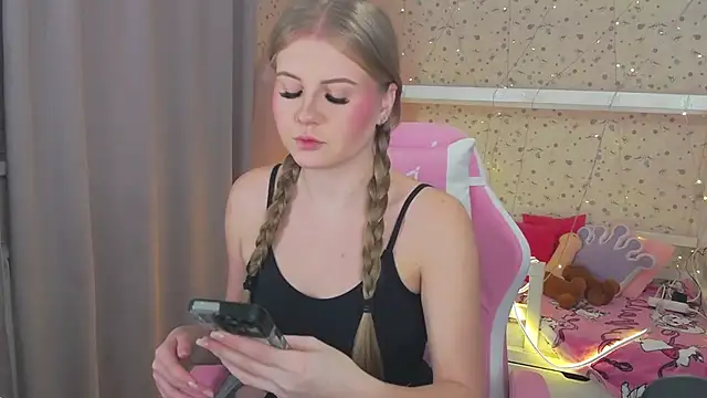 Miss Esmiie online show from January 12, 2025, 4:10 am