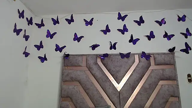 Snapshot of Anny_Fox- chatting on November 21, 2025, 3:05 am Anny Fox- online show from November 21, 2025, 3:05 am