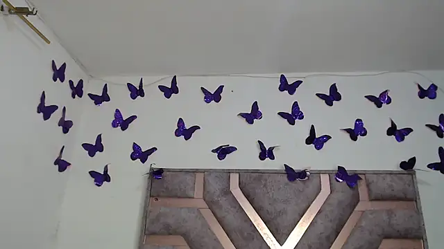 Snapshot of Anny_Fox- chatting on December 2, 2025, 3:19 am Anny Fox- online show from December 2, 2025, 3:19 am