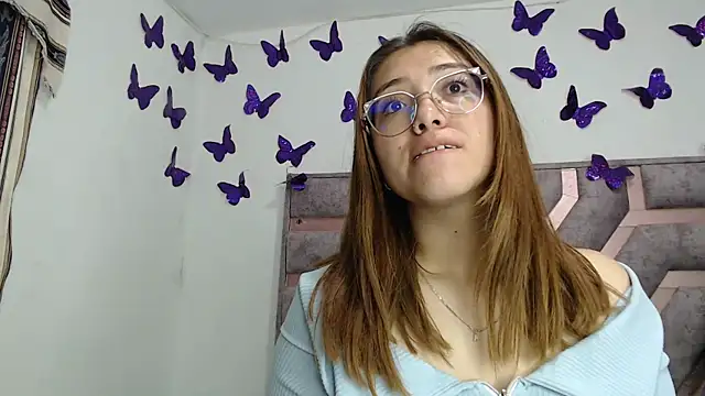 Snapshot of Anny_Fox- chatting on December 5, 2025, 3:49 am Anny Fox- online show from December 5, 2025, 3:49 am