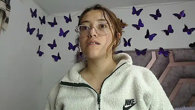 Snapshot of Anny_Fox- chatting on November 22, 2025, 2:54 am Anny Fox- online show from November 22, 2025, 2:54 am