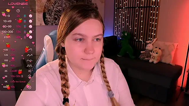 Snapshot of Ellie_Wellie chatting on September 21, 2025, 8:25 pm Ellie Wellie online show from September 21, 2025, 8:25 pm