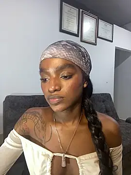 Snapshot of Zizi-campbel chatting on March 7, 2025, 12:34 pm Zizi-campbel online show from March 7, 2025, 12:34 pm