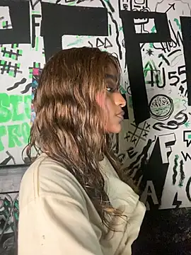 Snapshot of Zizi-campbel chatting on December 4, 2025, 9:41 am Zizi-campbel online show from December 4, 2025, 9:41 am