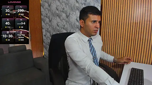 Snapshot of Hideintheoffice chatting on December 19, 2025, 12:29 pm Hideintheoffice online show from December 19, 2025, 12:29 pm