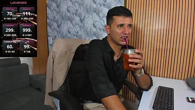 Snapshot of Hideintheoffice chatting on January 7, 2026, 10:37 pm Hideintheoffice online show from January 7, 2026, 10:37 pm