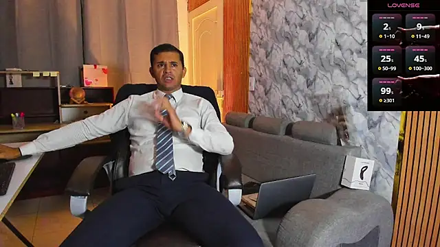 Snapshot of Hideintheoffice chatting on February 11, 2026, 4:34 am Hideintheoffice online show from February 11, 2026, 4:34 am