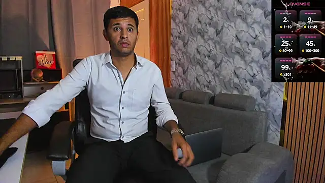 Snapshot of Hideintheoffice chatting on February 12, 2026, 7:30 am Hideintheoffice online show from February 12, 2026, 7:30 am