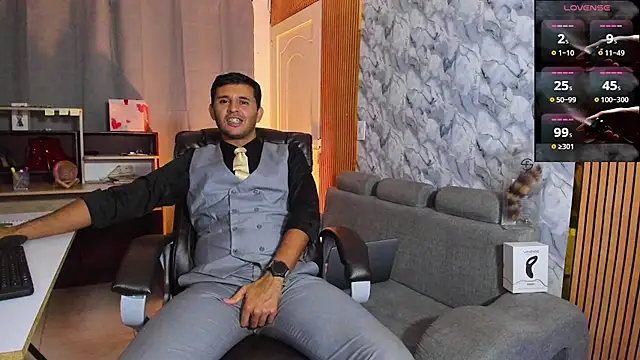 Snapshot of Hideintheoffice chatting on February 13, 2026, 5:18 am Hideintheoffice online show from February 13, 2026, 5:18 am