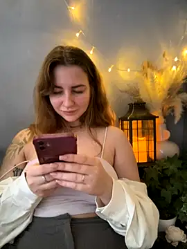 MayaMystic online show from October 4, 2025, 7:10 am