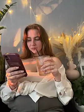 MayaMystic online show from September 29, 2025, 1:17 pm