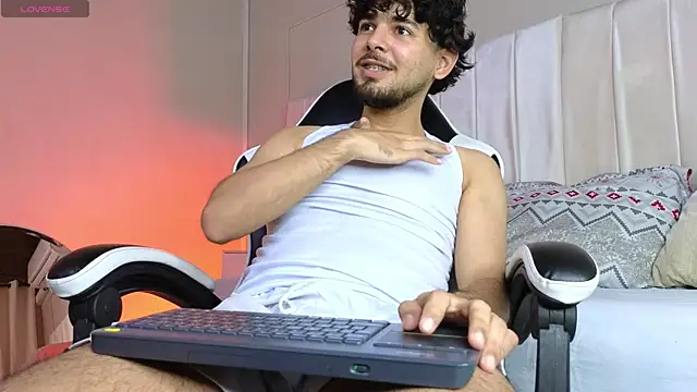 Snapshot of Samir_bear chatting on October 30, 2025, 12:47 pm Samir bear online show from October 30, 2025, 12:47 pm