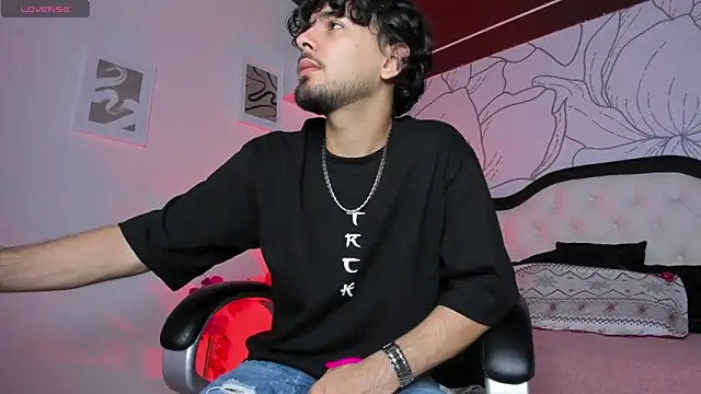 Snapshot of Samir_bear chatting on November 28, 2025, 12:38 pm Samir bear online show from November 28, 2025, 12:38 pm