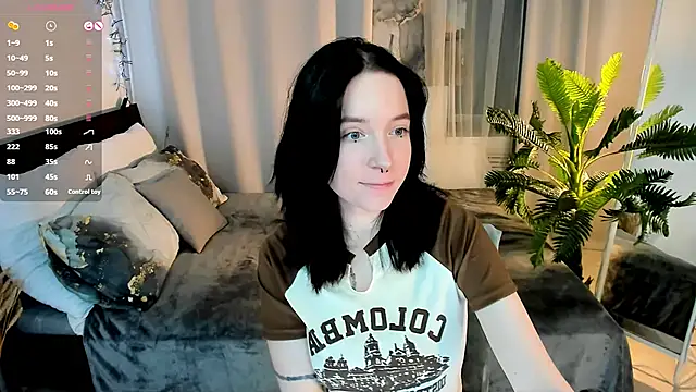 lilithlunna online show from November 11, 2025, 3:07 pm