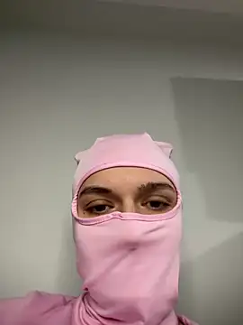 Nikki Hoee online show from November 25, 2025, 5:02 pm