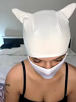 Nikki Hoee online show from November 13, 2025, 10:02 pm