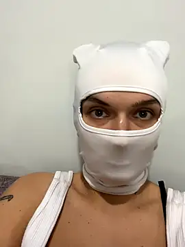 Nikki Hoee online show from November 21, 2025, 7:46 pm