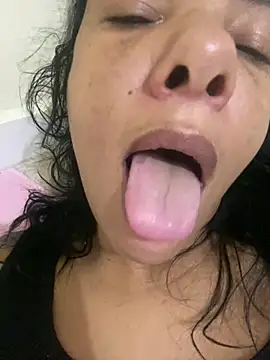 Snapshot of briannaa557 chatting on December 22, 2024, 9:44 am briannaa557 online show from December 22, 2024, 9:44 am