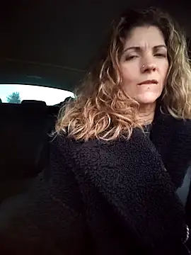 sansan2411 online show from February 12, 2026, 4:51 pm