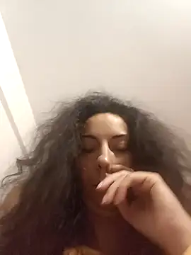 Snapshot of naughty69curls chatting on November 12, 2025, 5:06 pm naughty69curls online show from November 12, 2025, 5:06 pm