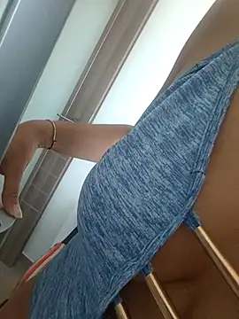 Snapshot of naughty69curls chatting on September 20, 2025, 12:10 pm naughty69curls online show from September 20, 2025, 12:10 pm