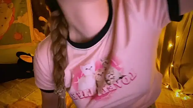 Snapshot of IlonaMurf chatting on March 22, 2025, 3:31 pm IlonaMurf online show from March 22, 2025, 3:31 pm