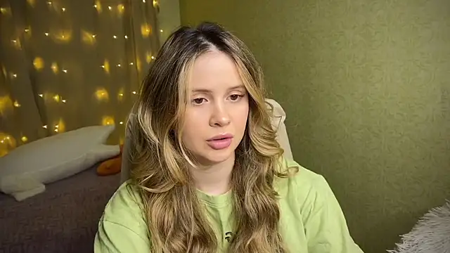 Snapshot of IlonaMurf chatting on January 10, 2025, 12:04 pm IlonaMurf online show from January 10, 2025, 12:04 pm