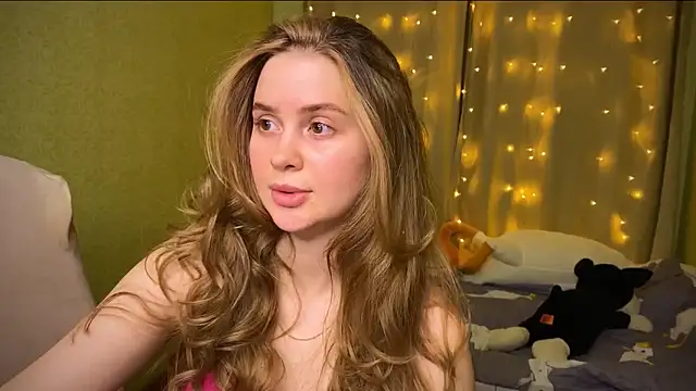 Snapshot of IlonaMurf chatting on February 18, 2025, 4:03 pm IlonaMurf online show from February 18, 2025, 4:03 pm