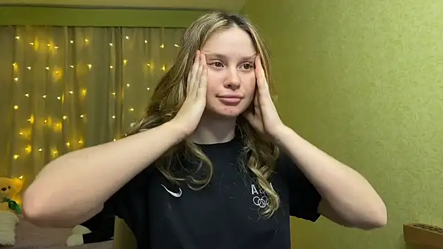 Snapshot of IlonaMurf chatting on December 24, 2024, 2:12 pm IlonaMurf online show from December 24, 2024, 2:12 pm