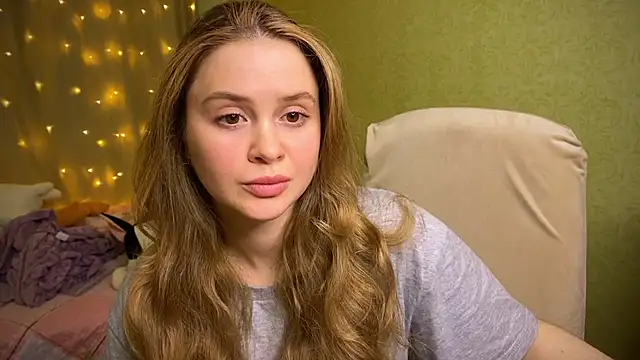 Snapshot of IlonaMurf chatting on February 19, 2025, 8:10 pm IlonaMurf online show from February 19, 2025, 8:10 pm