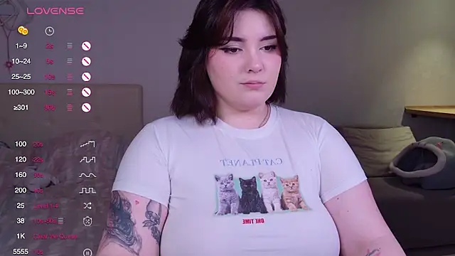 Snapshot of YumiYammy chatting on November 23, 2025, 2:49 pm YumiYammy online show from November 23, 2025, 2:49 pm