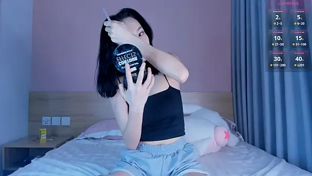 Snapshot of queenasian chatting on February 17, 2025, 6:20 am queenasian online show from February 17, 2025, 6:20 am