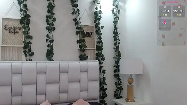Snapshot of Miaa_gh1 chatting on May 15, 2026, 11:19 am Miaa gh1 online show from May 15, 2026, 11:19 am