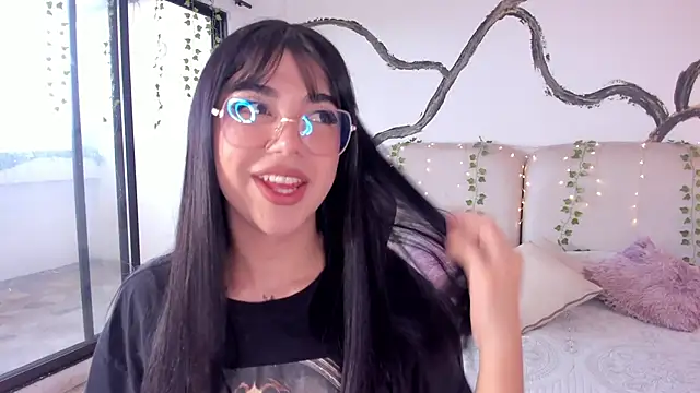 RoseCassie online show from October 31, 2025, 1:52 pm